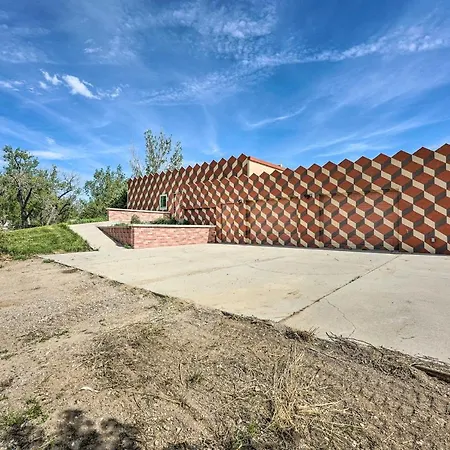 Lakefront Country Home With Waterslide And Trampoline!